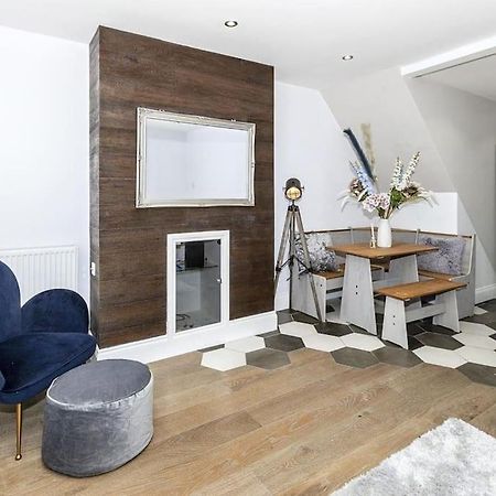 Lovely 2-Bed In Windsor Free Parking, 1 Mile From Legoland 外观 照片