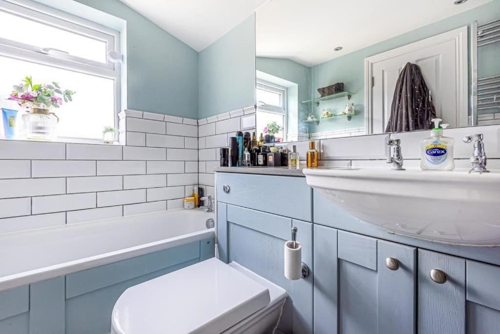 Lovely 2-Bed In Windsor Free Parking, 1 Mile From Legoland 外观 照片