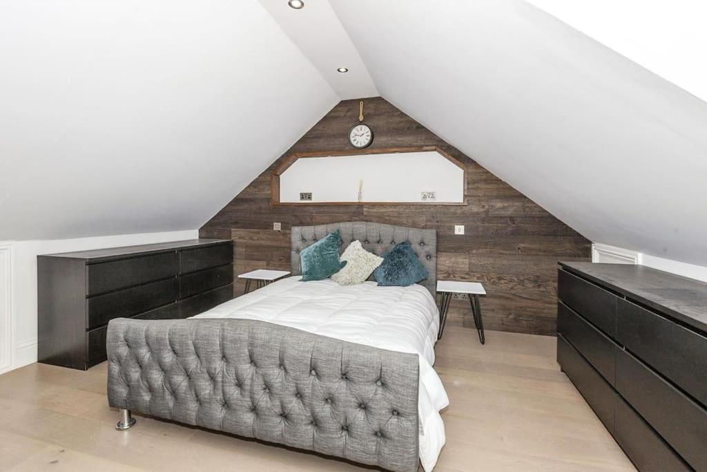 Lovely 2-Bed In Windsor Free Parking, 1 Mile From Legoland 外观 照片